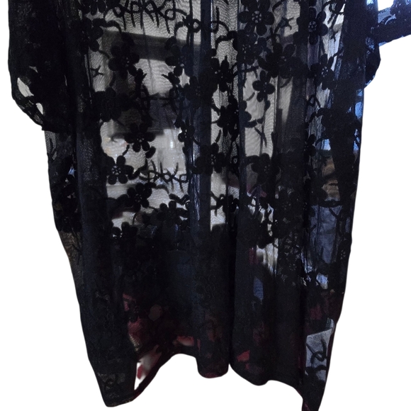 PLUS SIZE****Avenue Black Floral Lace Blouse - Picture 4 of 8